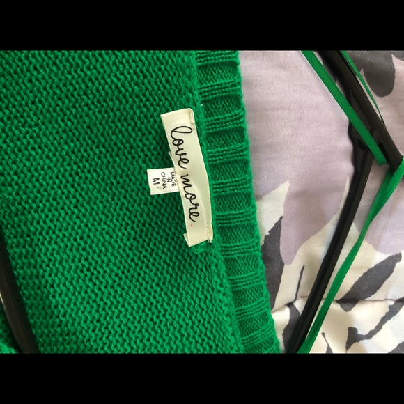 “Ugly” Christmas sweaters (2) - Picture 3 of 4